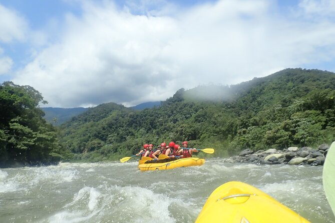 extreme-rafting-in-banos-de-agua-santa-level-iii-and-iv