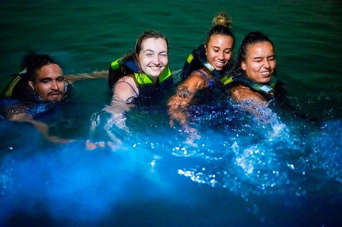 full-day-tour-baru-national-aviary-and-playa-blanca-bioluminescent-plankton