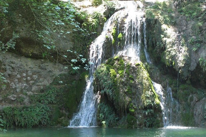guided-bus-trip-to-lindos-village-7-springs