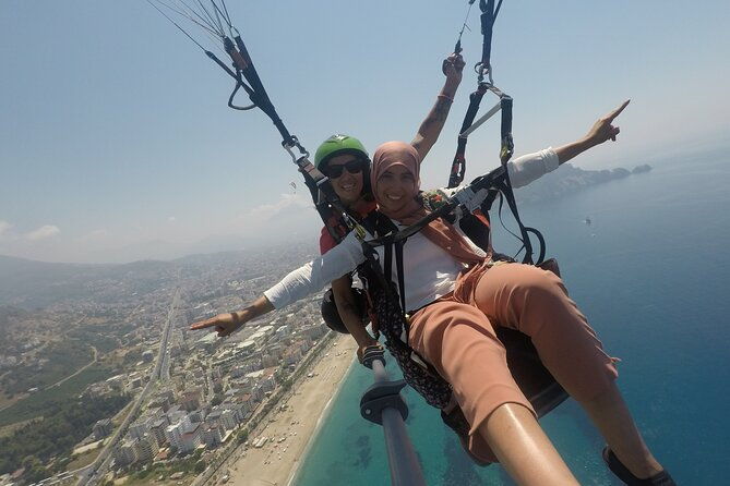 halal-tandem-paragliding-with-licensed-woman-pilot-in-alanya
