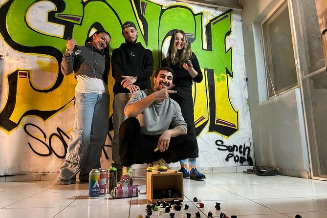 istanbul-street-art-experience-with-local-artists-at-home-garden-2
