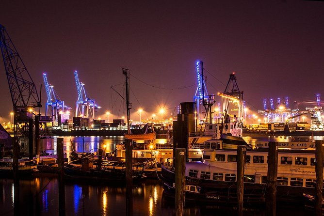 lights-tour-through-the-port-of-hamburg-and-to-the-historic-warehouse-district-2