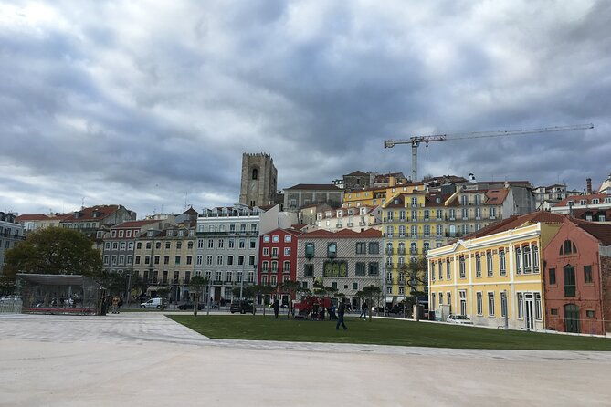 lisbon-rent-a-scooter-from-4h-up-to-7-days-honda-pcx