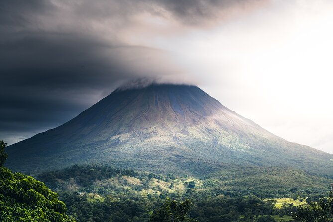 natwell-pack-volcano-hike-fortuna-waterfall