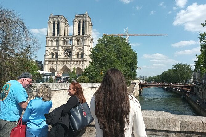 notre-dame-exterior-ile-de-la-cite-tower-and-sainte-chapelle-2
