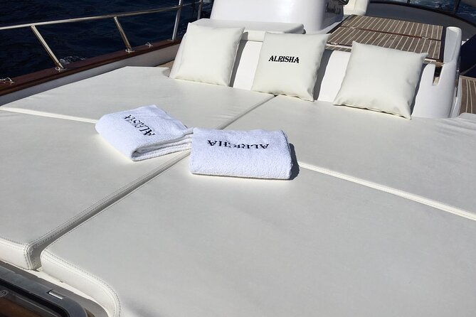 private-boat-trip-to-capri-with-aperitif-included