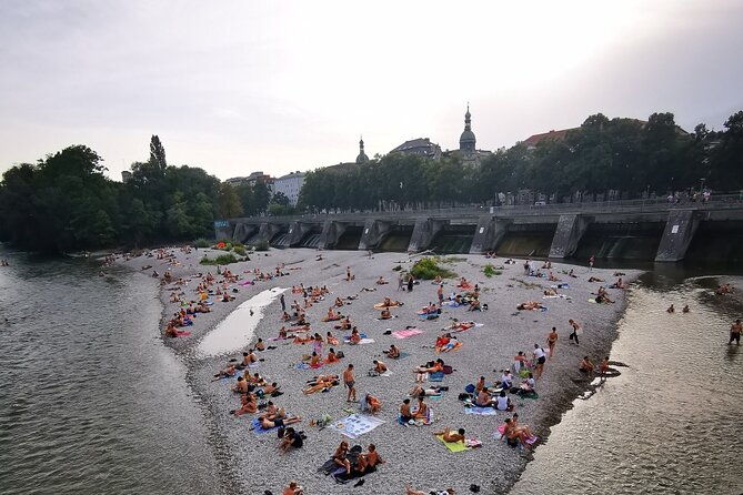 private-classic-bike-tour-of-munich-min-4-22-riders