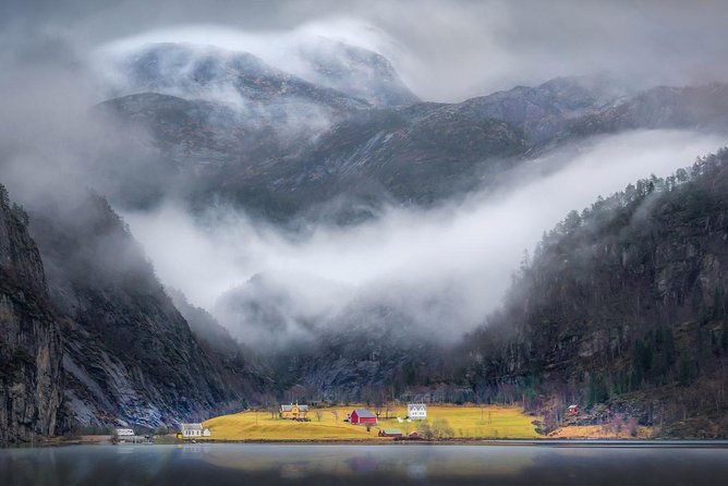 private-fjordcruise-by-luxury-pontoon-boat-bergen-fjords