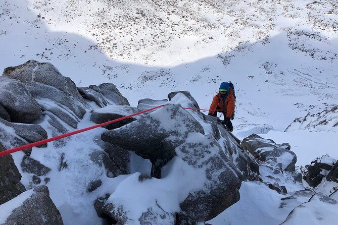 private-guided-winter-mountaineering-experience-in-the-cairngorms