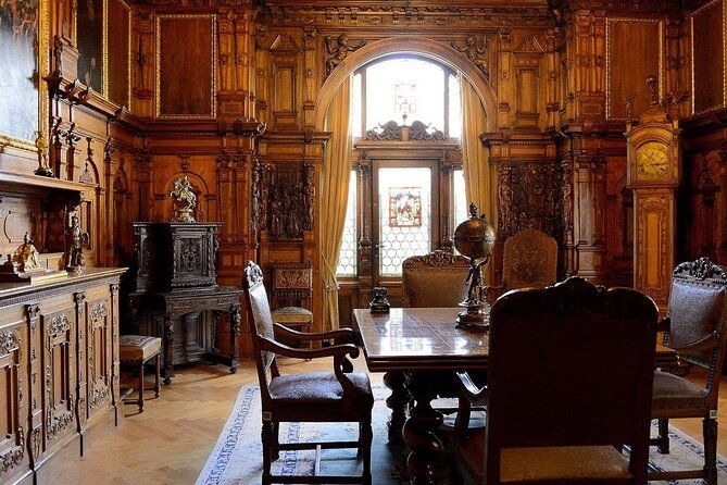 private-tour-in-bran-castle-peles-castle-and-brasov-2