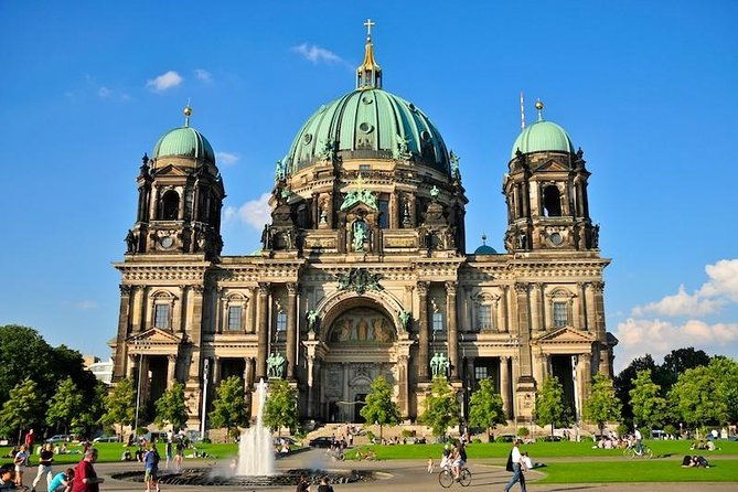 private-transfer-berlin-to-brandenburg-airport-ber-in-luxury-van