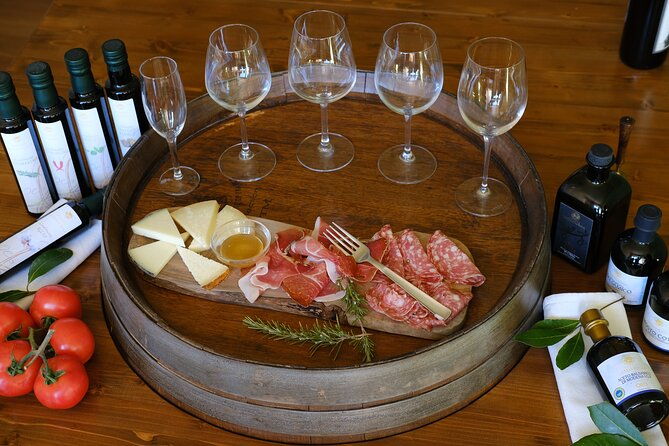 private-tuscan-lunch-with-wine-evo-oil-tasting-in-the-vineyard