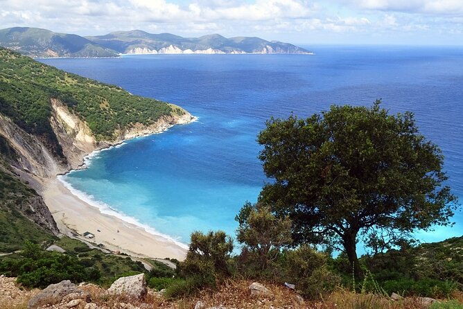 shore-excursion-kefalonia-lake-melissani-myrtos-beach-fiskardo