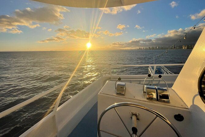 sunset-dinner-cruise-in-honolulu