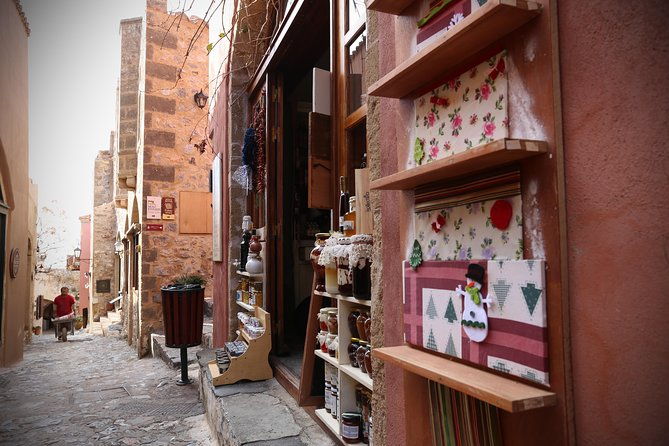 taste-the-best-monemvasia-has-to-offer-wine-liquors-olive-oil-bee-honey-2