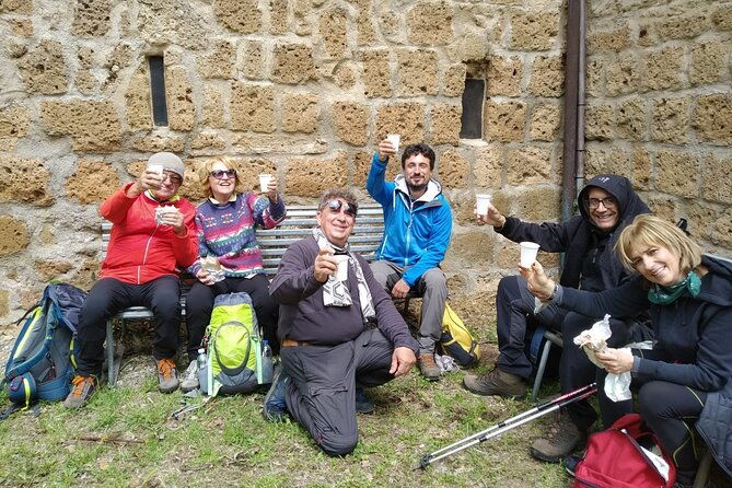 tomb-hunting-and-trekking-adventure-in-sovana