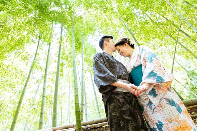 visit-to-secret-bamboo-street-with-antique-kimonos