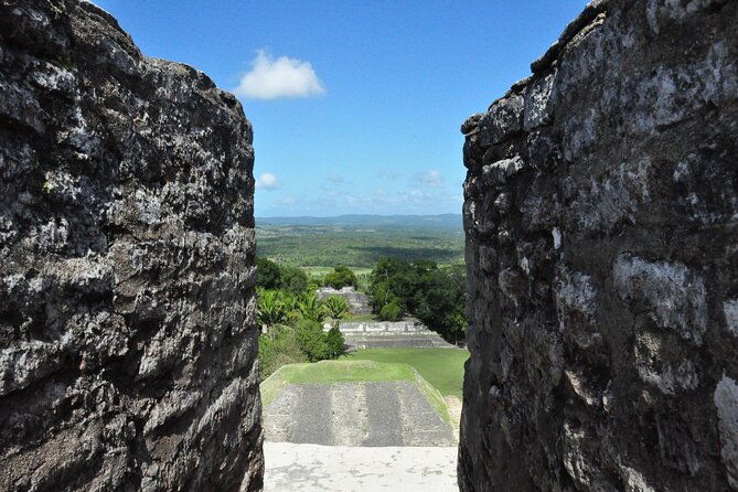 xunantunich-mayan-ruins-tour-and-cave-tubing-at-jaguar-paw
