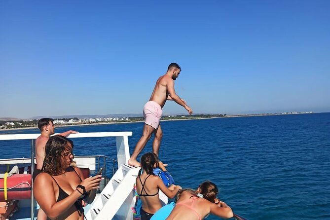 90-minutes-glass-bottom-trip-with-quick-dip