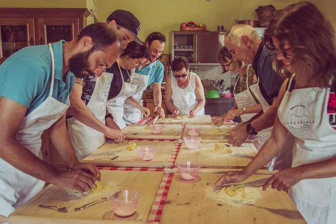 abruzzo-traditional-pasta-making-with-85y-old-local-grandma