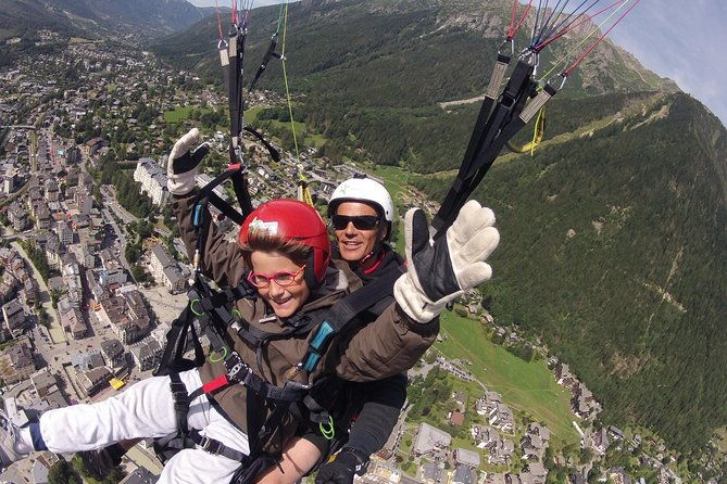 acrobatic-paragliding-tandem-flight-over-chamonix-3