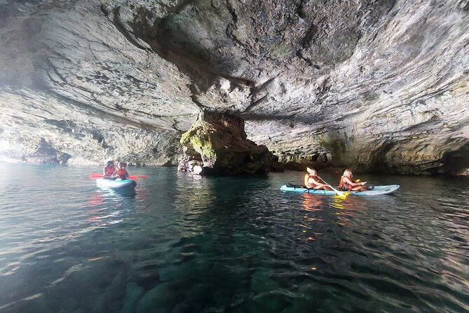 adventure-to-the-caves-by-canoe
