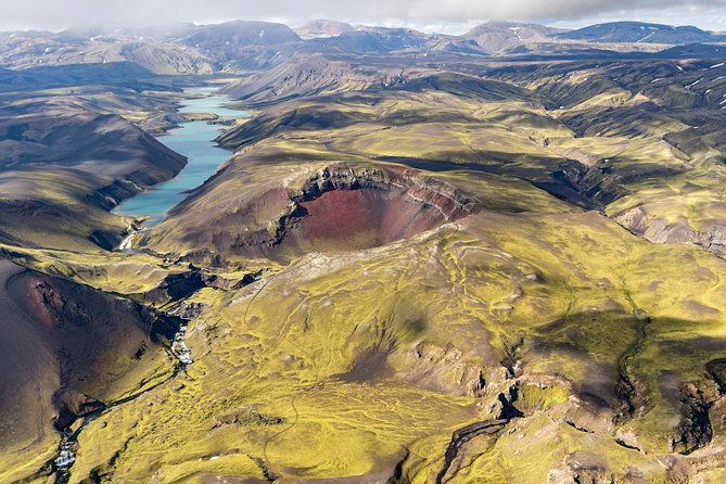 airplane-sightseeing-flight-over-laki-craters-and-highland