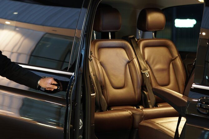 airport-limousine-transfer-arlanda-airport-to-stockholm-city-1-7-passengers