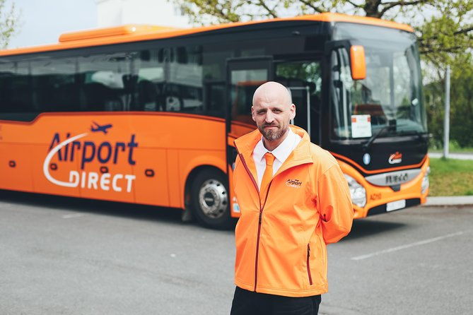 airport-transfer-in-iceland-from-keflavik-airport-to-reykjavik-city-one-way