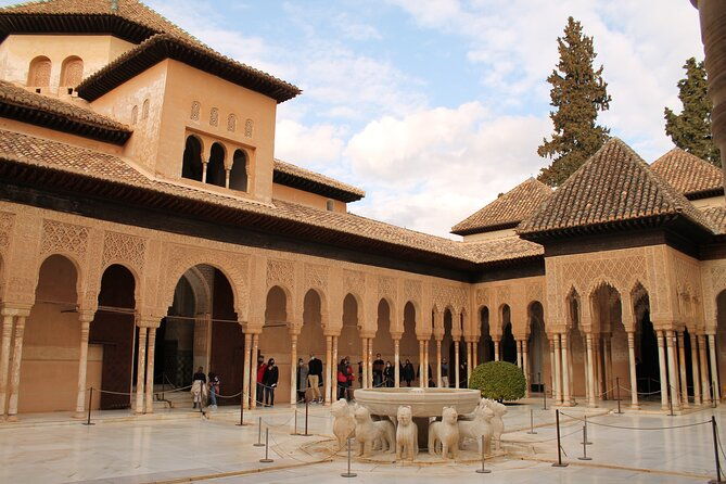 alhambra-guided-tour-nasrid-palaces-and-generalife-2
