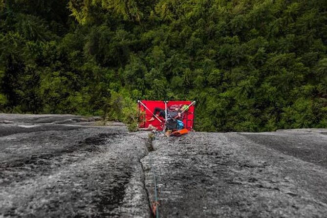 alpine-cliff-camping-1000ft-off-the-ground-in-index-wa