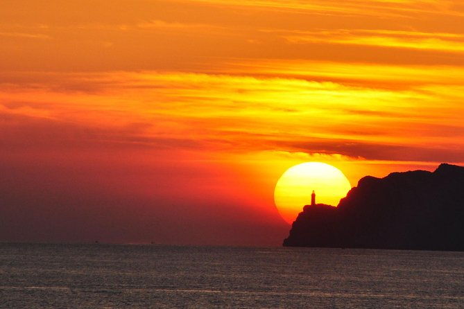 amazing-sunset-tour-around-capri-coast-and-grottoes-with-aperitif-2
