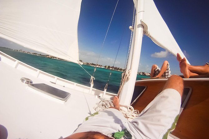 ambergris-caye-sunset-sail-tour-on-the-40-sirena-azul-sailboat