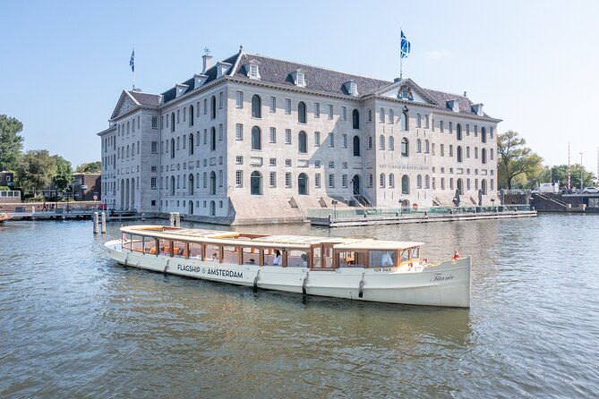 amsterdam-canal-cruise-in-classic-salon-boat-with-drinks-and-cheese