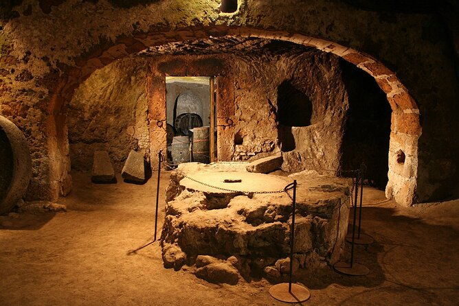 aperitif-in-front-of-the-duomo-and-orvieto-underground-caves-tour