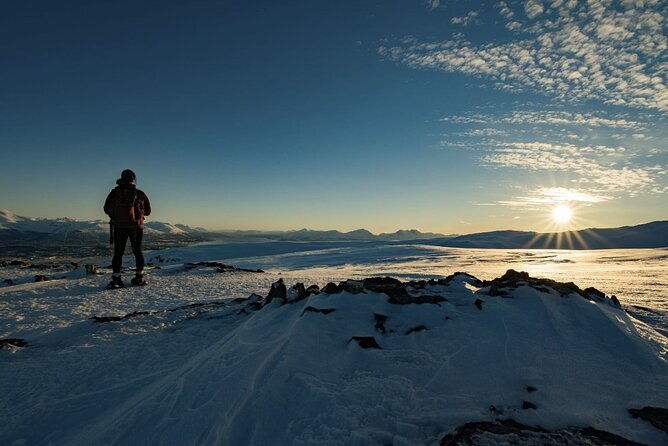 arctic-snowshoe-hike-in-norway
