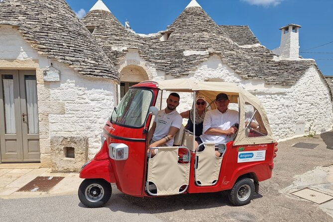 audio-tour-alberobello-with-bee-calessino-e-vespa-fiat-mickey-mouse