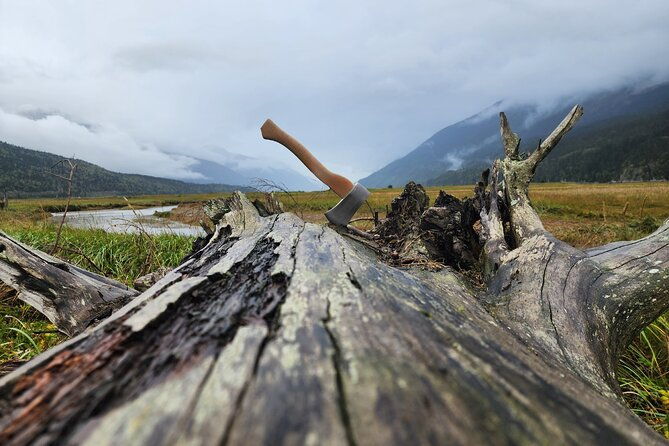 axe-throwing-60-minute-experience