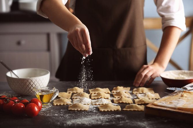 bari-home-cooking-class-make-cavatelli-capunti-with-wine-2