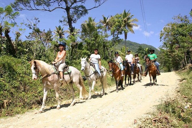 beach-horse-ride-with-countryside-amber-cove-taino-bay
