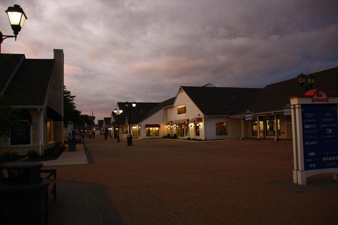 black-suv-7hs-staying-woodbury-outlets-up-to-6pax-free-tax