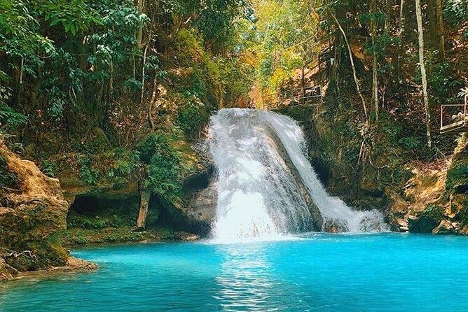 blue-hole-river-falls-with-shopping-from-ocho-rios
