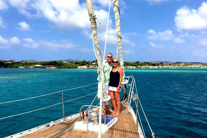 blue-parrot-snorkel-sail-with-4-course-lunch-or-dinner-in-aruba