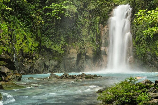 blue-river-and-tenorio-volcano-national-park-hike
