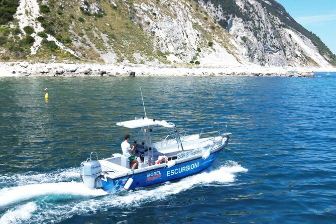 boat-excursion-along-the-conero-riviera-with-skipper
