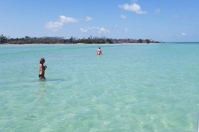 boat-excursion-in-florida-keys-with-snorkeling-equipment