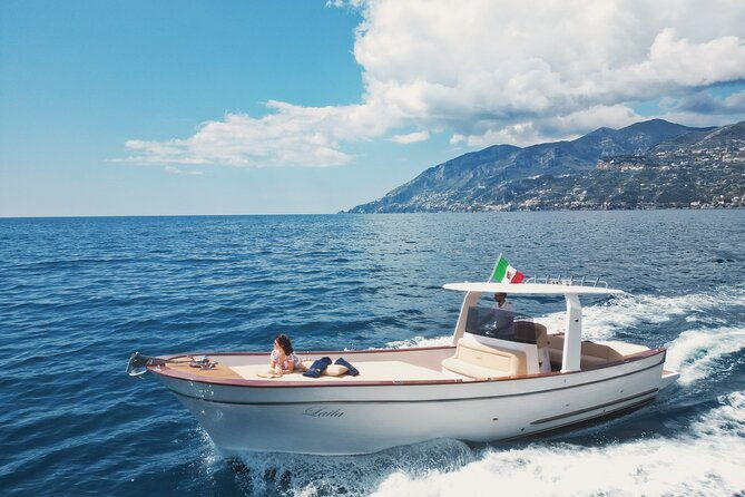 boat-tour-at-sunset-on-the-amalfi-coast