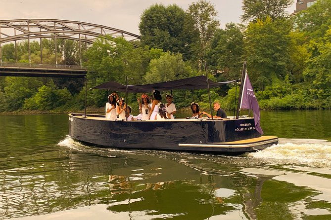 boat-tour-in-frankfurt-for-up-to-12-guests