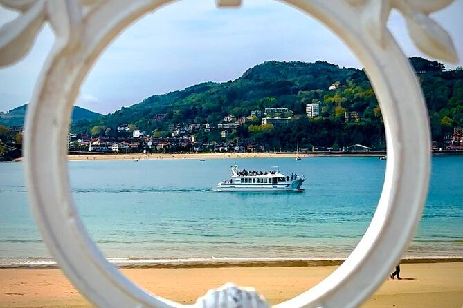 boat-trip-through-the-bay-and-the-coast-of-donostia-san-sebastian