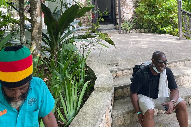 bob-marleys-nine-mile-mausoleum-tour-complimentary-rum-punch
